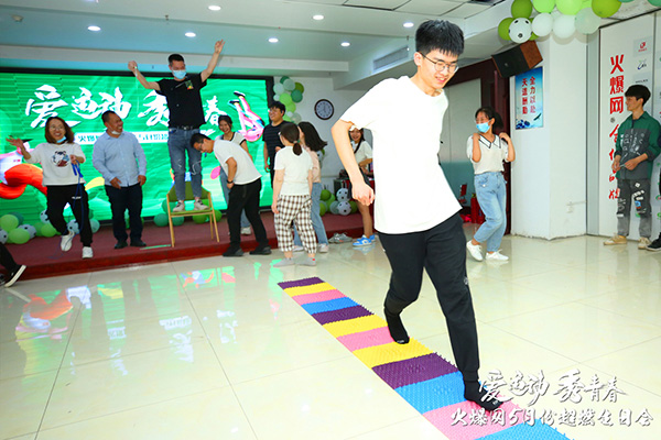 運(yùn)動(dòng)解壓,躁動(dòng)到底!火爆網(wǎng)“愛運(yùn)動(dòng) 秀青春”5月運(yùn)動(dòng)生日會(huì)圓滿舉辦! 運(yùn)動(dòng)解壓,躁動(dòng)到底!火爆網(wǎng)“愛運(yùn)動(dòng) 秀青春”5月運(yùn)動(dòng)生日會(huì)圓滿舉辦!
