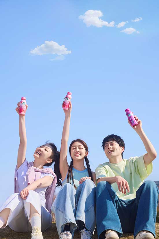 生豆原萃相遇真實果汁,星巴克即飲生咖全新上市! 生豆原萃相遇真實果汁,星巴克即飲生咖全新上市!