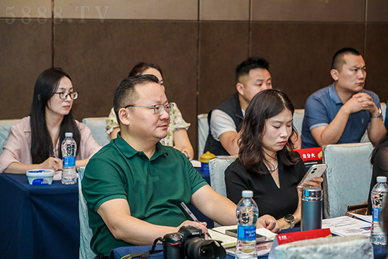 中小食品飲料企業(yè)戰(zhàn)略增長(zhǎng)之道:從蘭格格突圍看品類創(chuàng)新未來 中小食品飲料企業(yè)戰(zhàn)略增長(zhǎng)之道:從蘭格格突圍看品類創(chuàng)新未來
