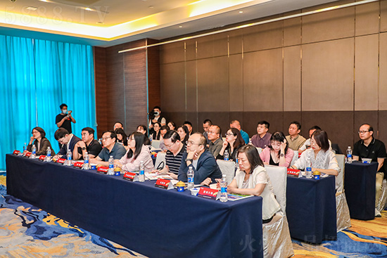 中小食品飲料企業(yè)戰(zhàn)略增長(zhǎng)之道:從蘭格格突圍看品類創(chuàng)新未來 中小食品飲料企業(yè)戰(zhàn)略增長(zhǎng)之道:從蘭格格突圍看品類創(chuàng)新未來